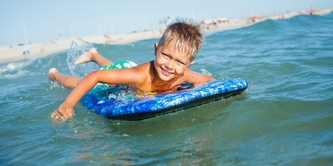 Swimming safely What should you watch out for at beaches and swimming pools?