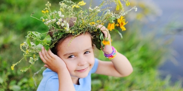 A magical garland... heralds the coming of spring 