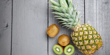 Why should we not use fruit or fresh pineapple when we are making jelly?